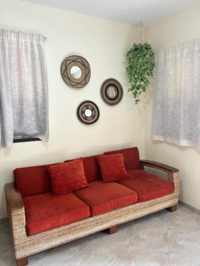 Lovely 1 Bedroom flat w/ WiFi and 5 min from beach